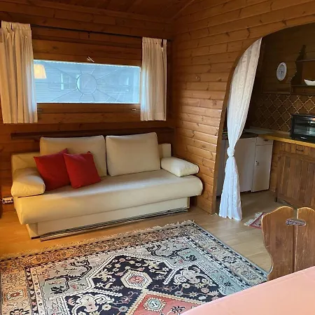Blockhaus Mitten In Der *